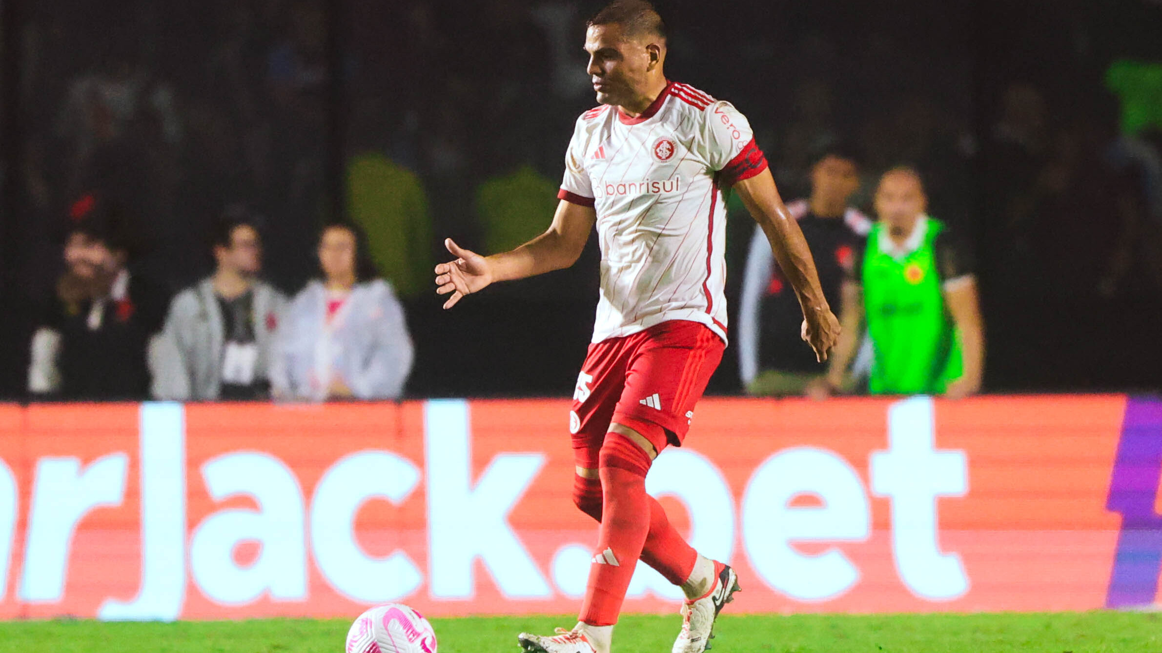 Inter negocia com Gabriel Mercado